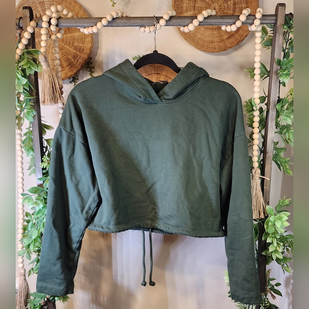 Zara - (M) Hooded Crop Sweater